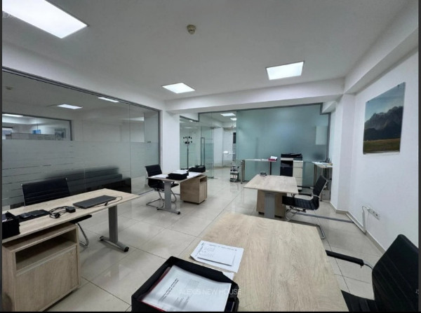 Centru - Bd. Mamaia , spatiu IDEAL BIROURI in cladire reprezentativa , 180 mp.