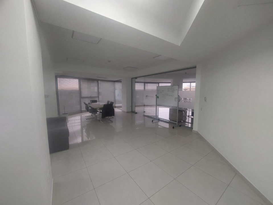 Centru - Bd. Mamaia , spatiu IDEAL BIROURI in cladire reprezentativa , 180 mp.
