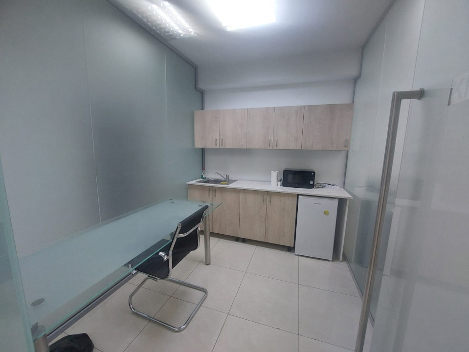 Centru - Bd. Mamaia , spatiu IDEAL BIROURI in cladire reprezentativa , 180 mp.