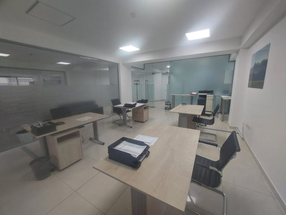 Centru - Bd. Mamaia , spatiu IDEAL BIROURI in cladire reprezentativa , 180 mp.