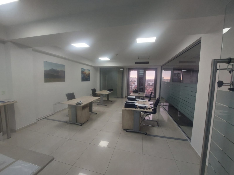 Centru - Bd. Mamaia , spatiu IDEAL BIROURI in cladire reprezentativa , 180 mp.