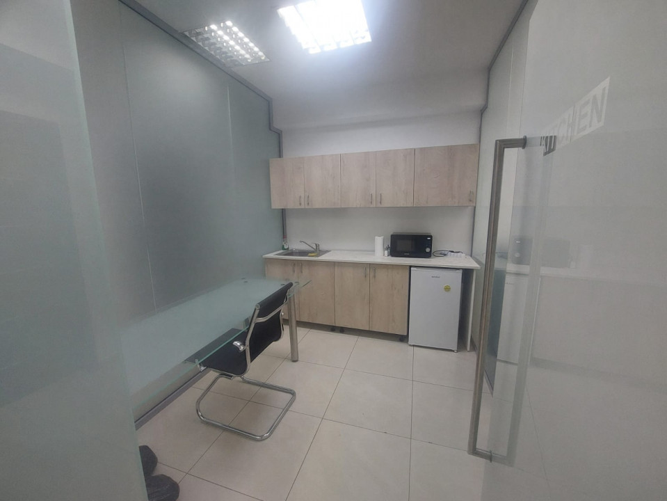 Centru - Bd. Mamaia , spatiu IDEAL BIROURI in cladire reprezentativa , 180 mp.