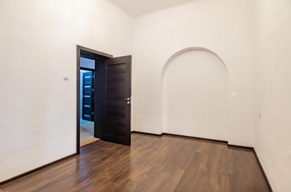 Faleza Nord, imobil P+1, 7 camere