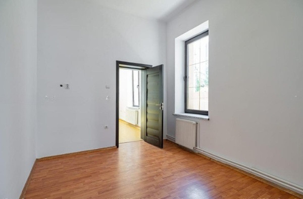 Faleza Nord, imobil P+1, 7 camere
