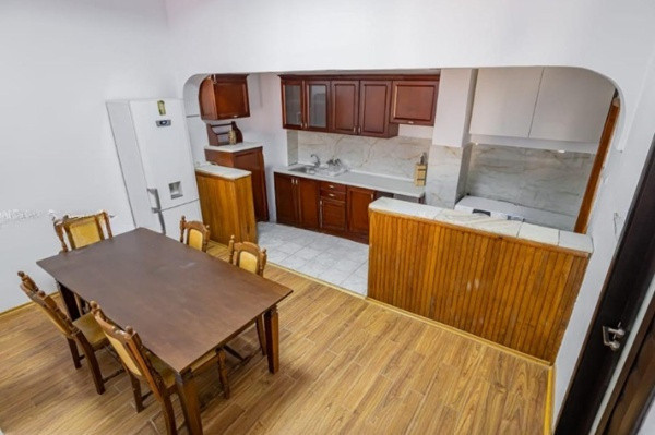 Faleza Nord, imobil P+1, 7 camere