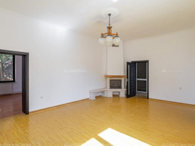 Faleza Nord, imobil P+1, 7 camere