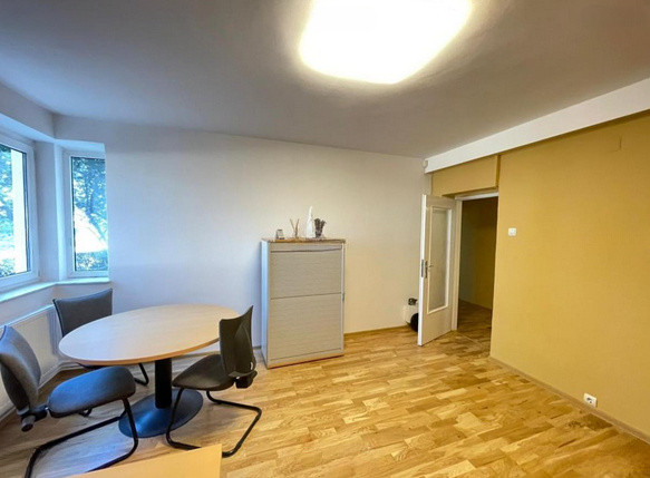 Cazino - Hotel Palace, spatiu ideal birouri, 90 mp., 5 camere.