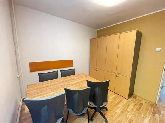 Cazino - Hotel Palace, spatiu ideal birouri, 90 mp., 5 camere.