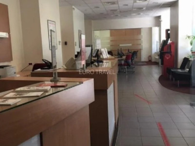 Dacia, spatiu comercial 223 mp., zona intens traficata