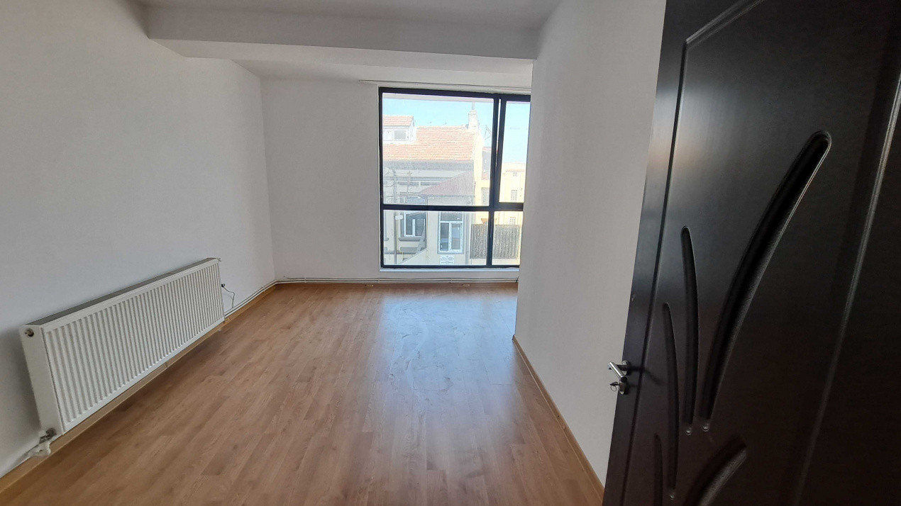 Peninsula - Piata Ovidiu, spatiu ideal birouri, 80 mp.