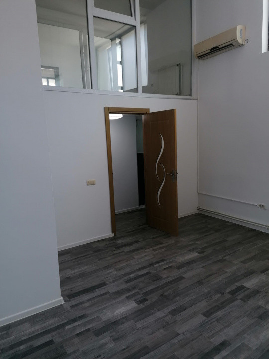 Peninsula - Piata Ovidiu, spatiu ideal birouri, 80 mp.