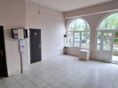 Delfinariu - bd. Mamaia, spatiu comercial 46 mp.