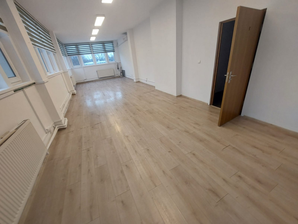 Definariu, spatiu ideal birouri 50 mp.