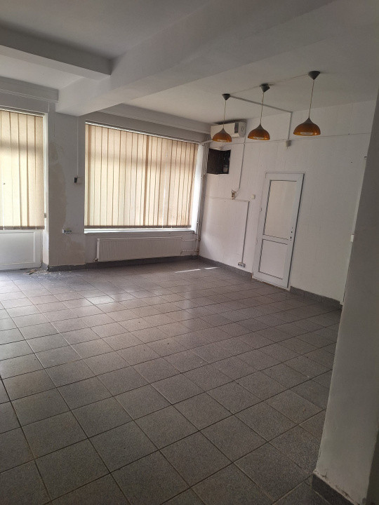 Dacia, SPATIU COMERCIAL,  40 mp., 2 grupuri sanitare