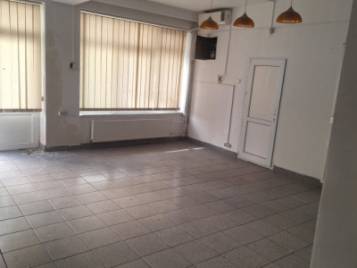 Dacia, SPATIU COMERCIAL,  40 mp., 2 grupuri sanitare