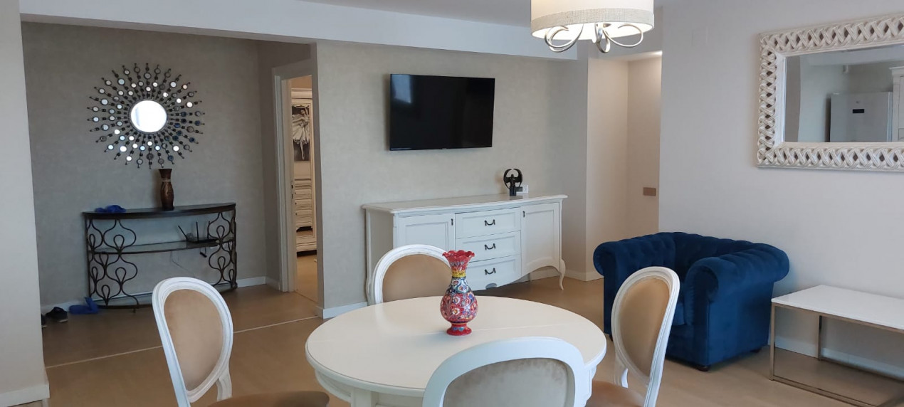 Centru, apartament 3 camere, 102 mp, loc de parcare propriu