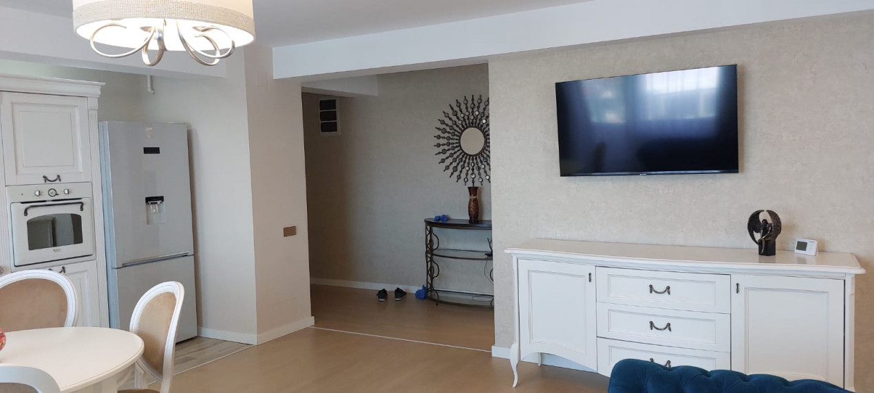 Centru, apartament 3 camere, 102 mp, loc de parcare propriu