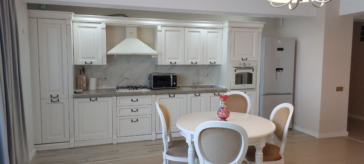 Centru, apartament 3 camere, 102 mp, loc de parcare propriu