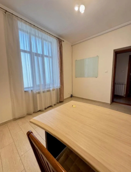 Ultracentral ( Tomis Mall ), spatiu IDEAL BIROURI, recent amenajat
