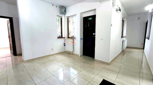 Ultracentral, spatiu BIROURI, parter, 94 mp., 2 locuri parcare