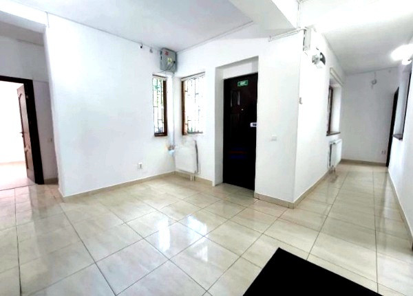 Ultracentral, spatiu BIROURI, parter, 94 mp., 2 locuri parcare