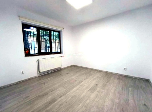 Ultracentral, spatiu BIROURI, parter, 94 mp., 2 locuri parcare