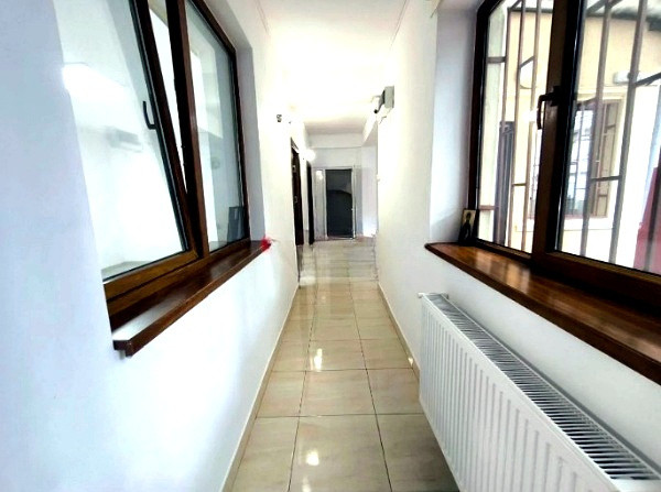 Ultracentral, spatiu BIROURI, parter, 94 mp., 2 locuri parcare
