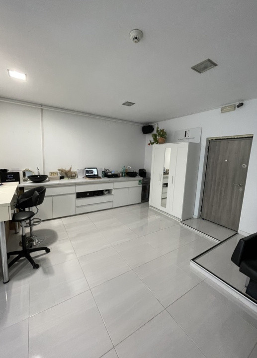 Bd. Mamaia - Spitalul Militar, spatiu comercial cu destinatie specifica, 77 mp.
