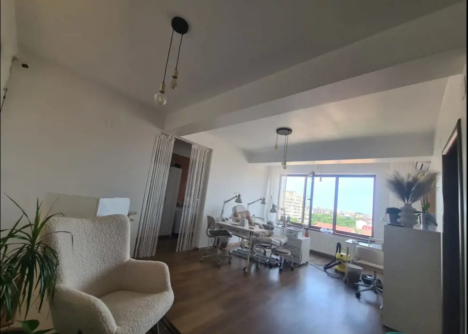 Centru -  bd. Mamaia, spatiu ideal birouri, 60 mp., etaj 2