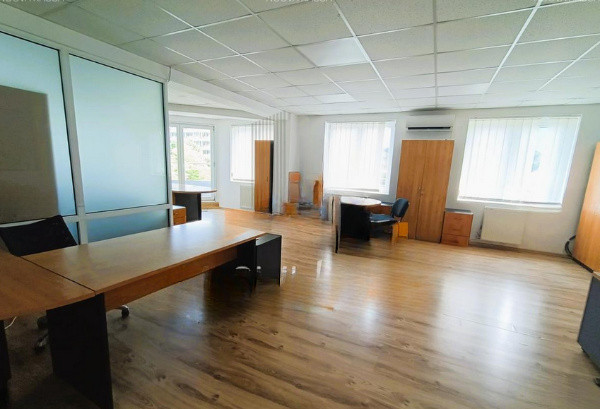 Capitol - Sala Sporturilor, spatiu birou 90 mp. + terasa