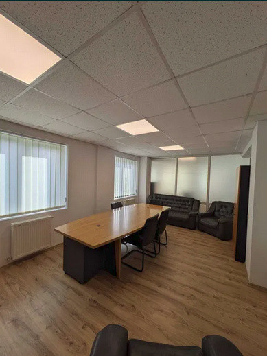 Capitol - Sala Sporturilor, spatiu birou 88 mp. + terasa 15 mp.