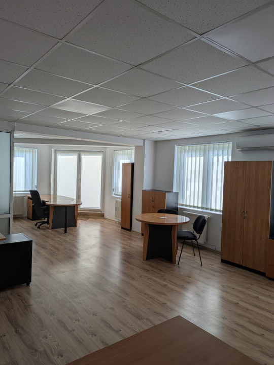 Capitol - Sala Sporturilor, spatiu birou 88 mp. + terasa 15 mp.