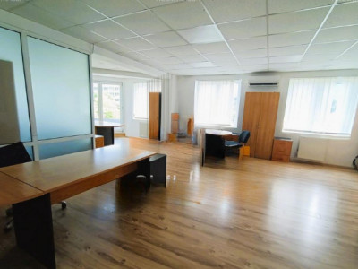 Capitol - Sala Sporturilor, spatiu birou 90 mp. + terasa