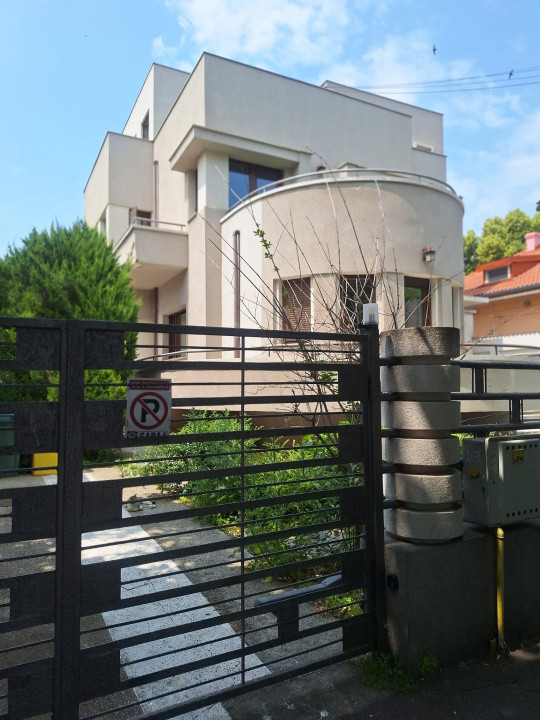 Ultracentral ( Casa Casatoriilor), imobil D+P+1+ M ,  ideal BIROURI, 460 mp.