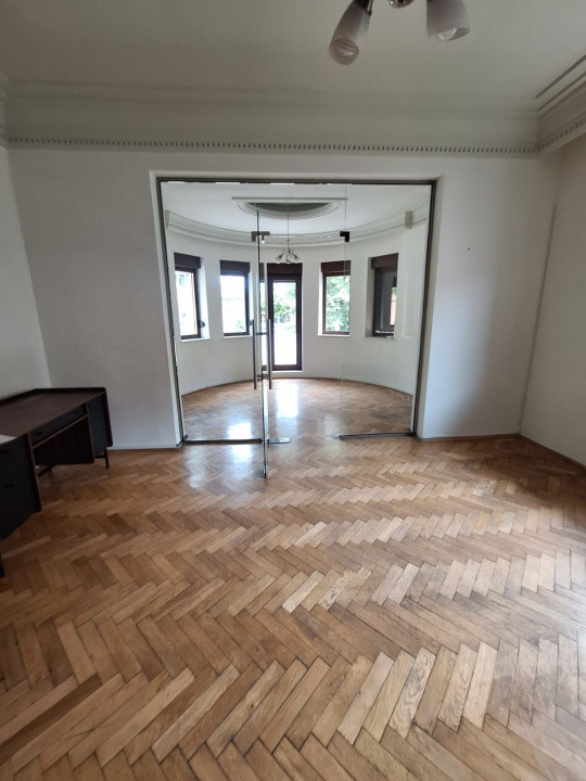 Ultracentral ( Casa Casatoriilor), imobil D+P+1+ M ,  ideal BIROURI, 460 mp.