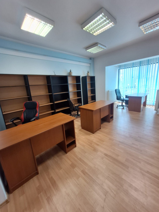 Bd. Mamaia, spatiu 57 mp., cladire de birouri