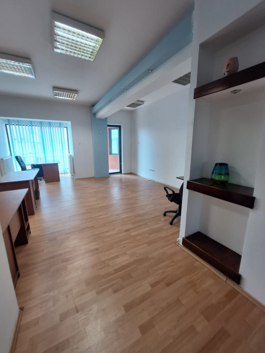 Bd. Mamaia, spatiu 57 mp., cladire de birouri