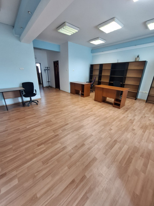 Bd. Mamaia, spatiu 57 mp., cladire de birouri