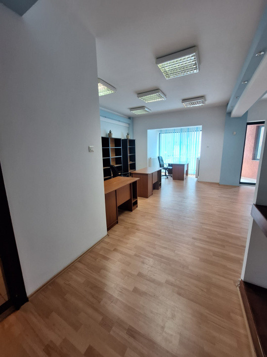 Bd. Mamaia, spatiu 57 mp., cladire de birouri