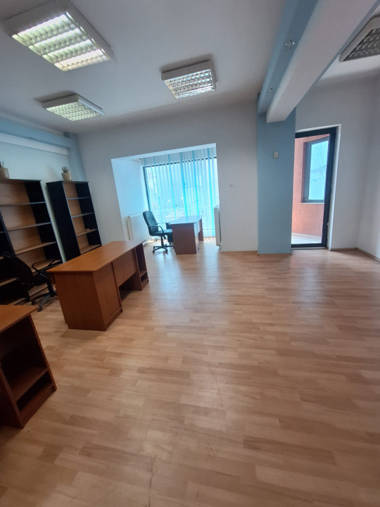 Bd. Mamaia, spatiu 57 mp., cladire de birouri