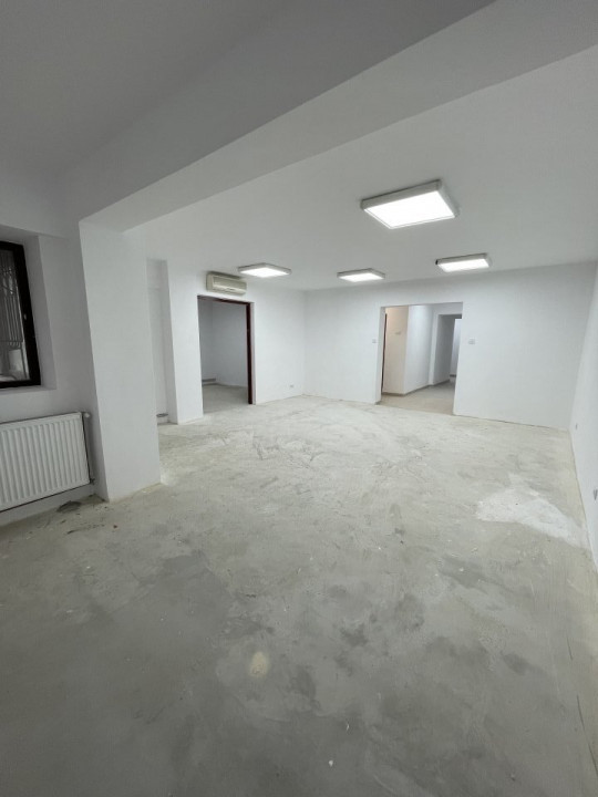 Capitol, acces direct din bd. Mamaia, spatiu IDEAL BIROURI, 7 camere, 171 mp.