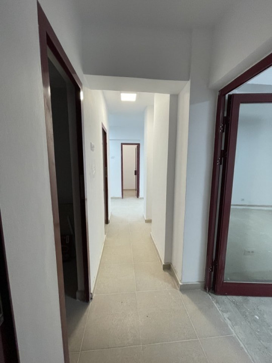 Capitol, acces direct din bd. Mamaia, spatiu IDEAL BIROURI, 7 camere, 171 mp.