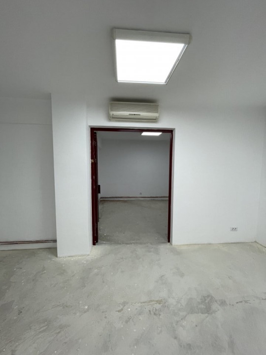 Capitol, acces direct din bd. Mamaia, spatiu IDEAL BIROURI, 7 camere, 171 mp.