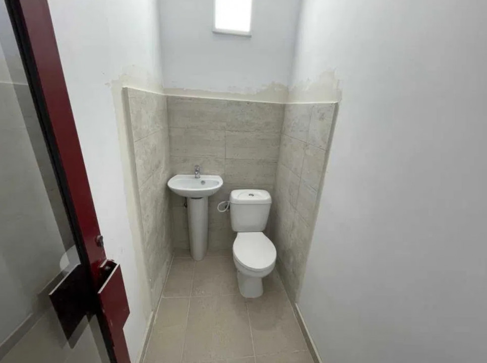 Capitol, acces direct din bd. Mamaia, spatiu IDEAL BIROURI, 7 camere, 171 mp.