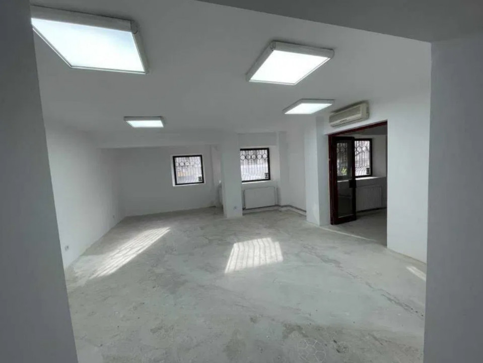 Capitol, acces direct din bd. Mamaia, spatiu IDEAL BIROURI, 7 camere, 171 mp.
