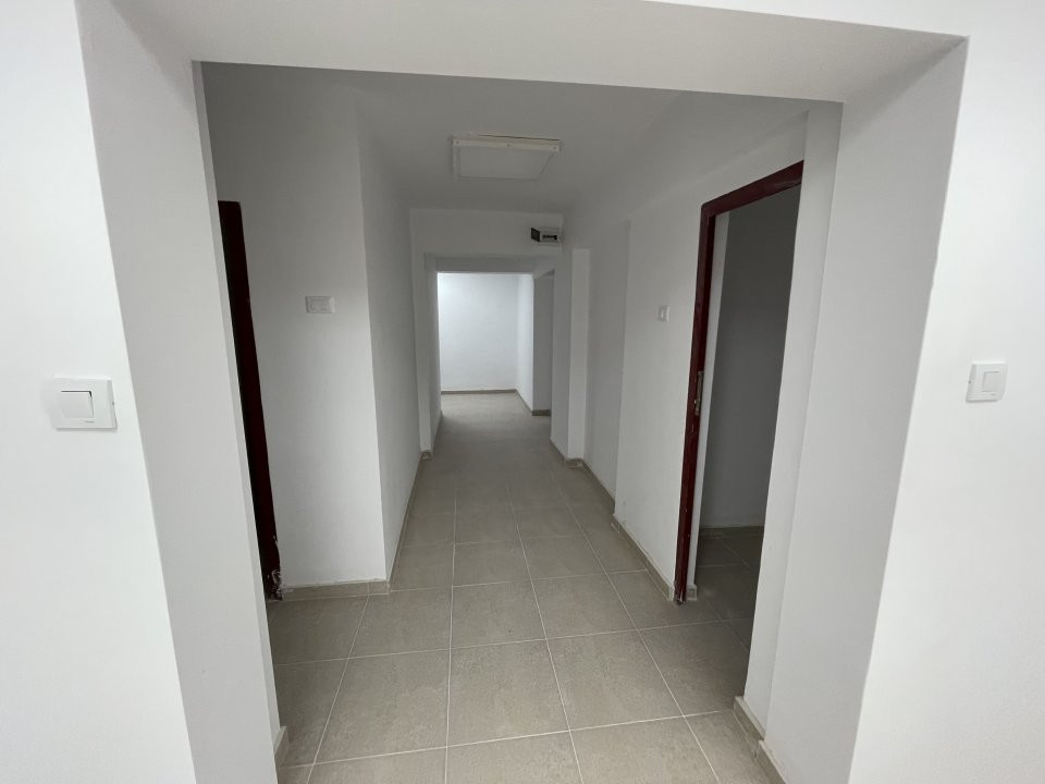Capitol, acces direct din bd. Mamaia, spatiu IDEAL BIROURI, 7 camere, 171 mp.