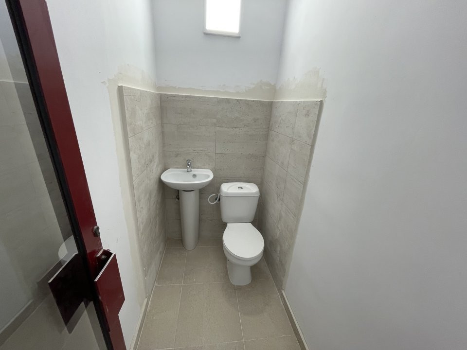 Capitol, acces direct din bd. Mamaia, spatiu IDEAL BIROURI, 7 camere, 171 mp.