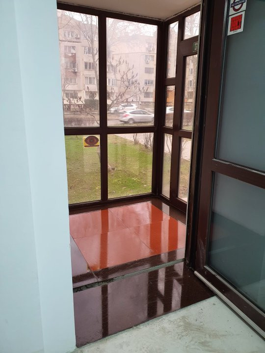 Capitol, acces direct din bd. Mamaia, spatiu IDEAL BIROURI, 7 camere, 171 mp.