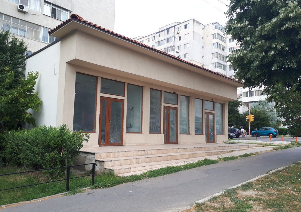 Tomis Nord , spatiu comercial , trafic intens auto si pietonal
