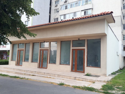 Tomis Nord , spatiu comercial , trafic intens auto si pietonal